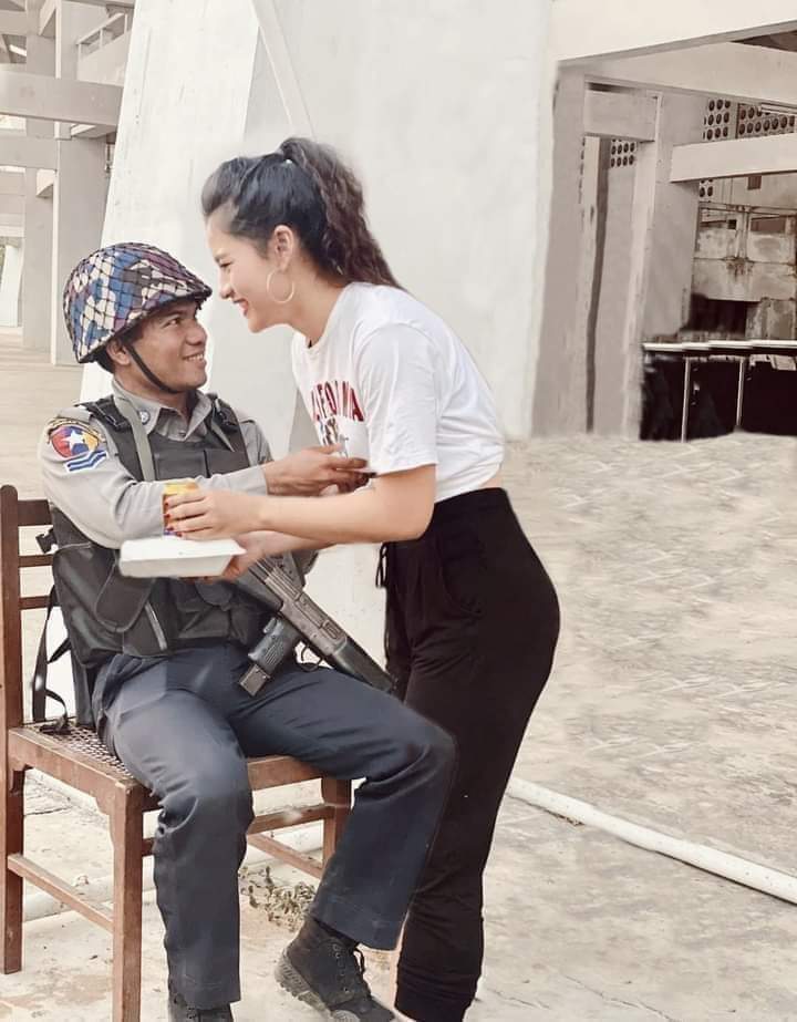 EIEiSwe15's tweet photo. ေဆာတီးပါ  လက္ကအက်င့္ပါေနလို့ပါ🤣🤣🤣🤣🤣🤣🤣🤣🤣🤣🤣 https://t.co/LPl4Sn5joT