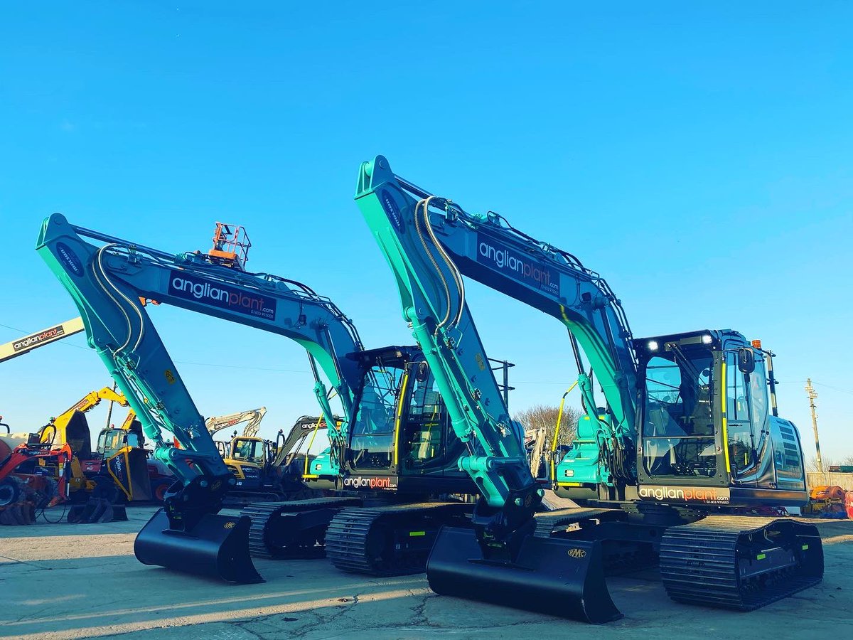 AnglianPlant's tweet photo. Last Friday the sky was blue and so were the deliveries!
@kobelcoeurope twins supplied by @molsongroup
Weβre getting used to this level of service & quality kit - you may well see some more later this month!
#twinning #newkit #excavator #qualitykit #molson #anglianplant https://t.co/WyqPwnNO9C