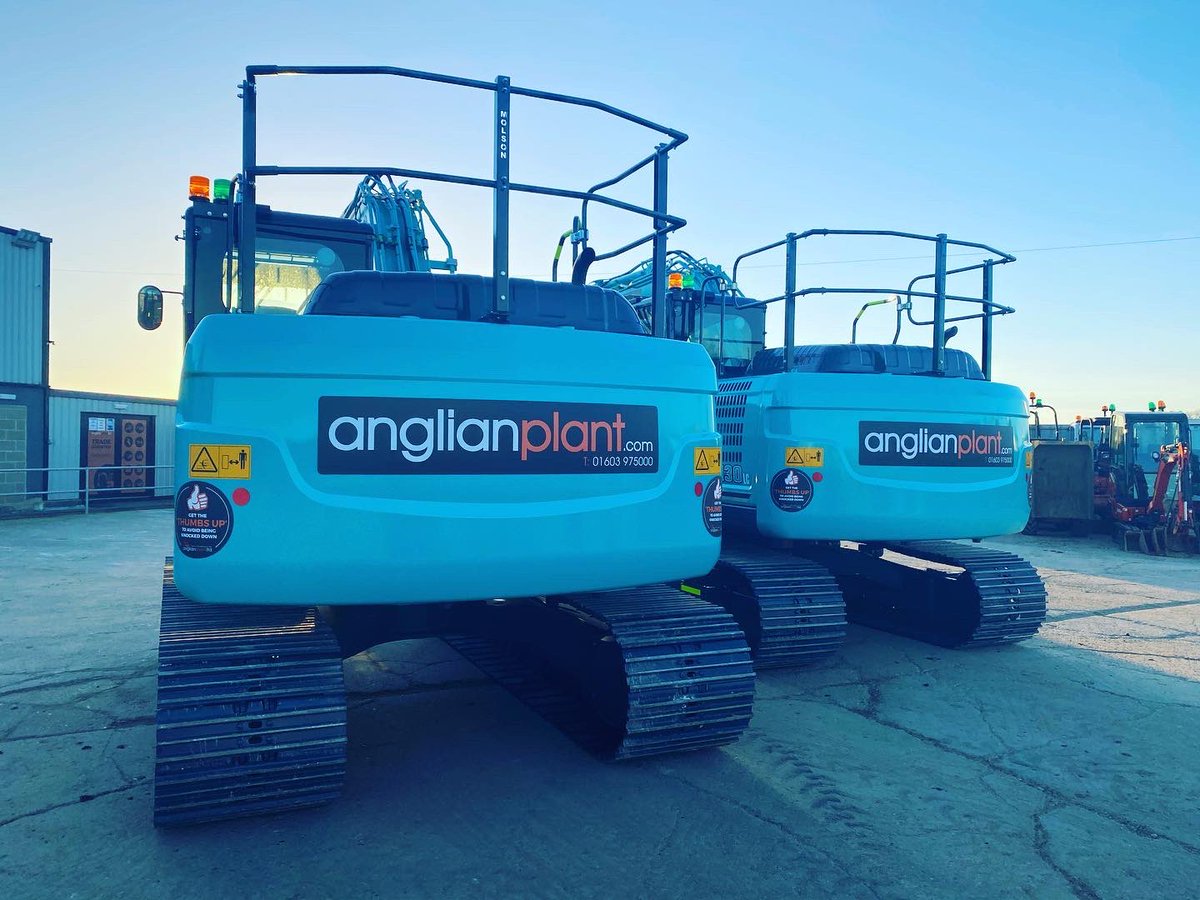 AnglianPlant's tweet photo. Last Friday the sky was blue and so were the deliveries!
@kobelcoeurope twins supplied by @molsongroup
Weβre getting used to this level of service & quality kit - you may well see some more later this month!
#twinning #newkit #excavator #qualitykit #molson #anglianplant https://t.co/WyqPwnNO9C