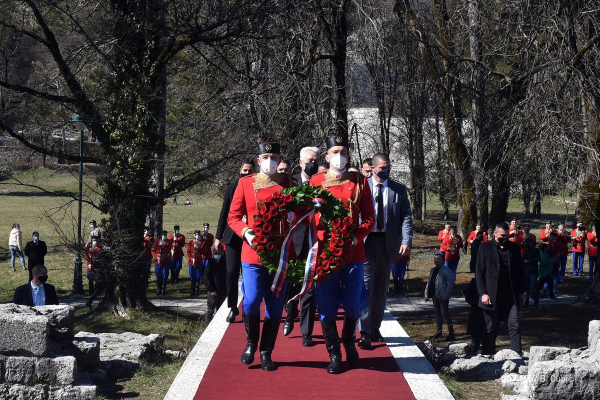 profKrivokapic's tweet photo. Поводом 100 година од упокојења краља Николе I Петровића, положио сам вијенац на његов гроб у дворској цркви Рођења Богородице на Ћипуру, на Цетињу. Нека је вјечна слава краљу, државнику, реформатору, пјеснику и господару Црне Горе https://t.co/OBa4uIYNvd https://t.co/NV8e8xZsM7