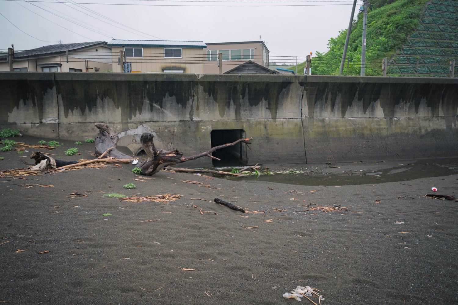 道民の人 C99 12 31 金 東フｰ03a A Twitter カネカリウシナイ川 ある日 北海道内の河川 管理簿を眺めていて偶然発見した気が抜けるお名前の川 北海道にはアイヌ語由来の ナイ とつく川が多い 現地に行ってみると大部分は暗渠で 直接その姿をおがめるのは河口