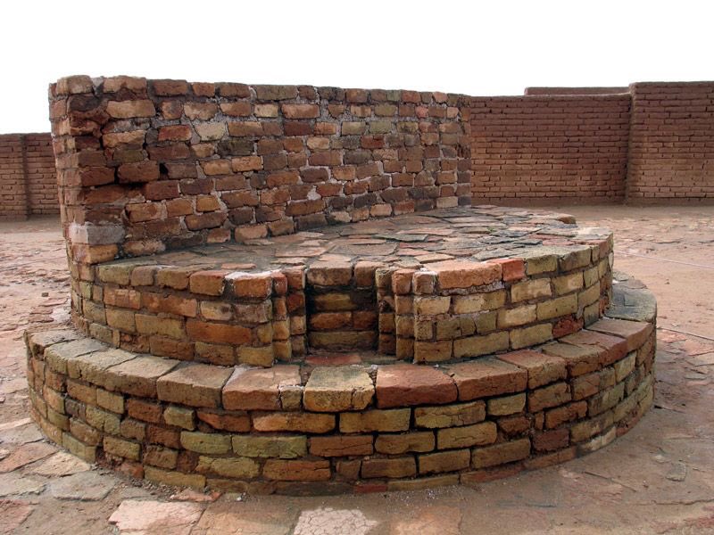 2/2 The sundial at  #ChoghaZanbil,  #Khuzestan- #Iran  #Elamite  #Inshushinak Go to 24:24 on the video for an Elamite-style song using a replica of an ancient harp: 