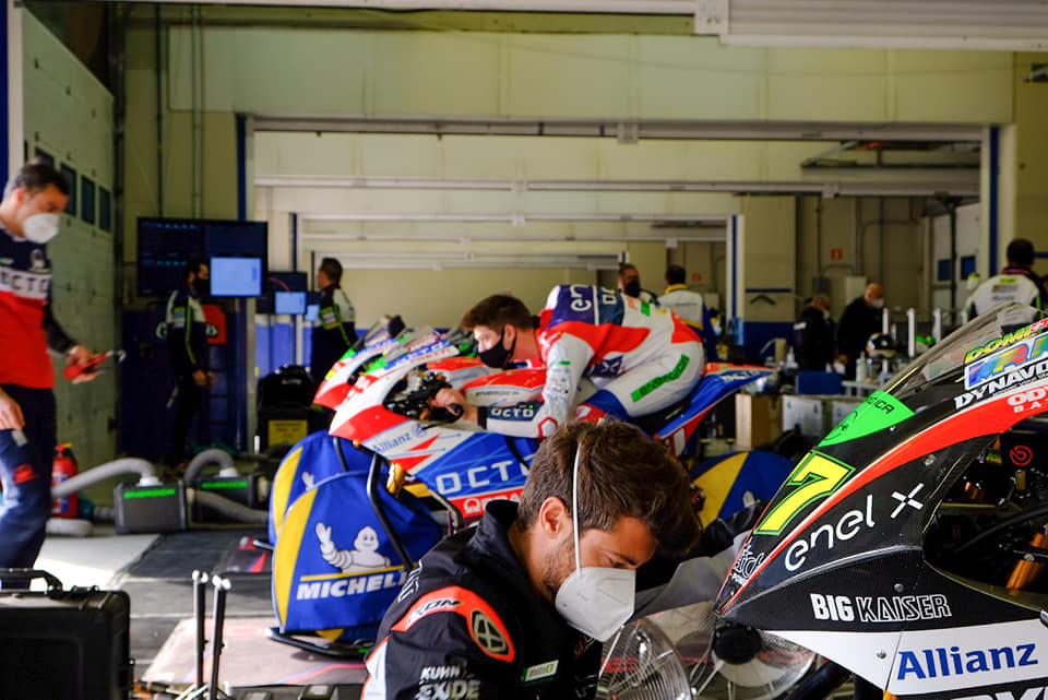 MotoE ⚡️ World Cup: Eric Granado 🇧🇷, Dominique Aegerter 🇨🇭 e Alessandro Zaccone 🇮🇹 sono i più veloci nella seconda sessione di prove libere
epaddock.it/test-jerez-fp2…
#MotoE #Jereztest #EG51 #Domifighter #Alezac61