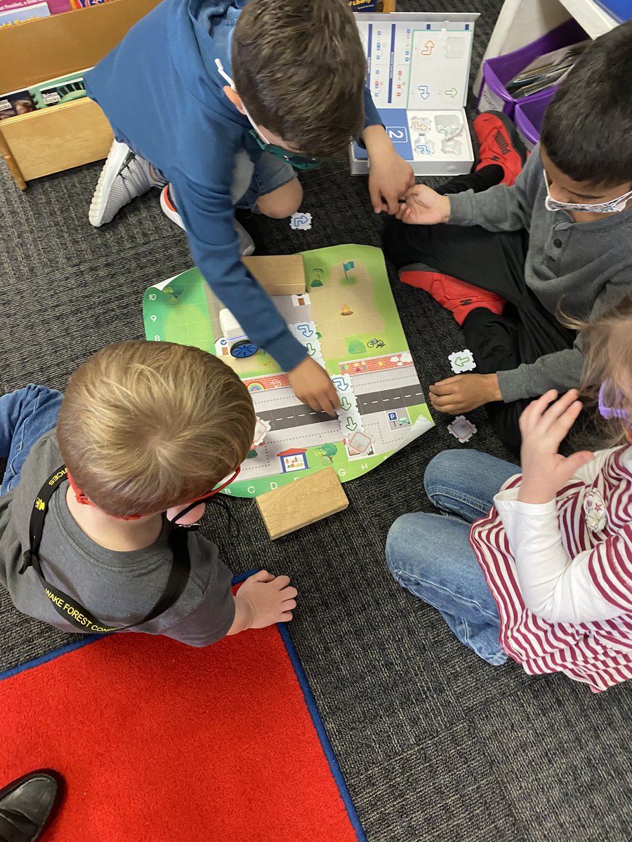 gifted_techie's tweet image. Love using these Kubo robots for my little techies to learn how to code. So thankful to the @FFMSnews for providing me with the resources to purchase these for my students. #kinderscancode