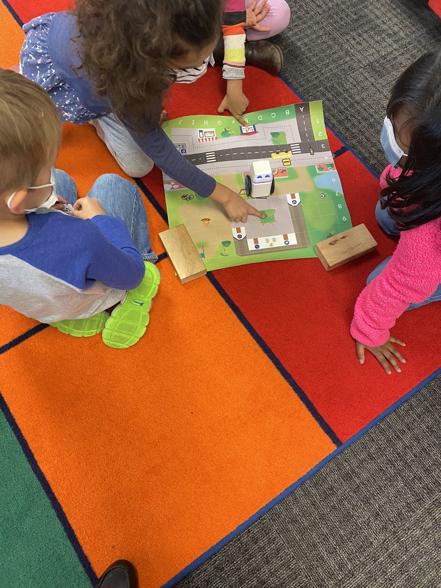 gifted_techie's tweet image. Love using these Kubo robots for my little techies to learn how to code. So thankful to the @FFMSnews for providing me with the resources to purchase these for my students. #kinderscancode