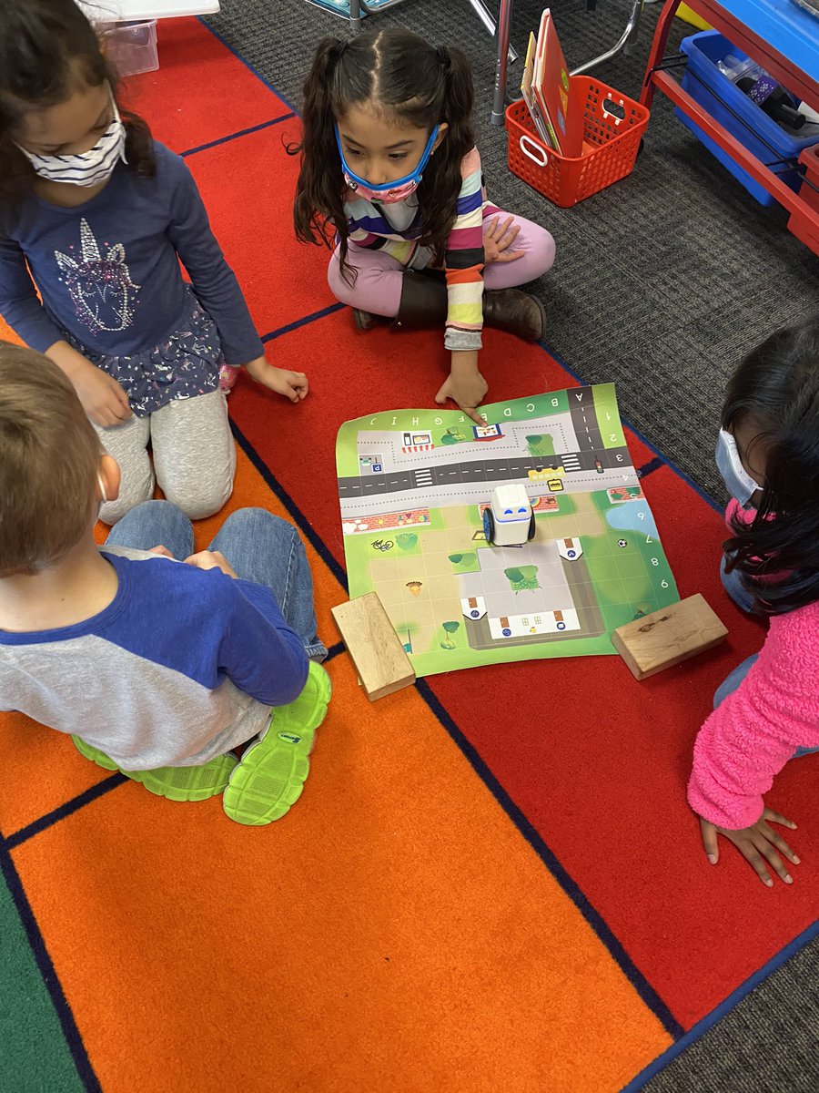 gifted_techie's tweet image. Love using these Kubo robots for my little techies to learn how to code. So thankful to the @FFMSnews for providing me with the resources to purchase these for my students. #kinderscancode