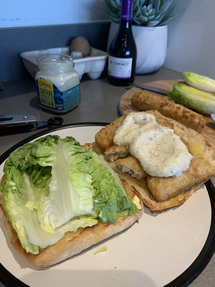 brownhill76's tweet photo. Simple things in life 🤤 #fishfingerbutty 🤷♂️ https://t.co/yE27aDd4SL