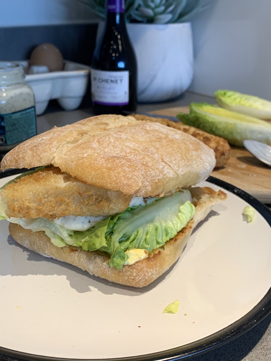 brownhill76's tweet photo. Simple things in life 🤤 #fishfingerbutty 🤷♂️ https://t.co/yE27aDd4SL