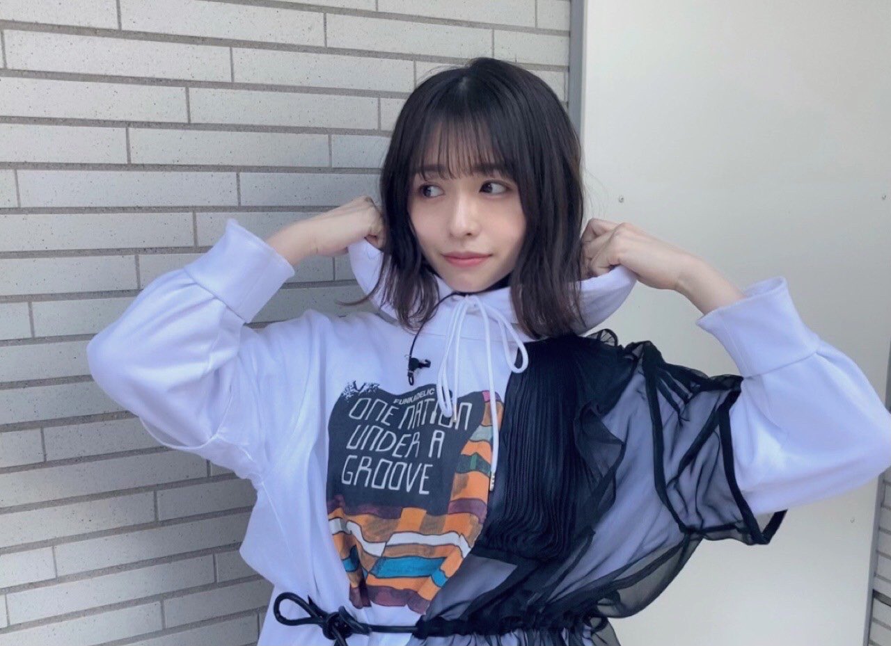 長濱ねる Staff このあと23 00 セブンルール 放送です 今夜は演歌歌手 丘みどりさんの 7rules に迫ります ぜひご覧ください Staff 長濱ねる このあとフードをかぶるのかそれともかぶらないのか T Co Geg11hju78 Twitter