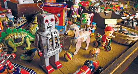 KeycraftGlobal's tweet photo. BBC seeks vintage toys and memorabilia experts from the world of vintage toys and collectibles for an upcoming TV project. https://t.co/eU91bbwu21 
#toys #CallingAllExperts #vintagetoys #memorabilia https://t.co/P9Q8UnXrfG