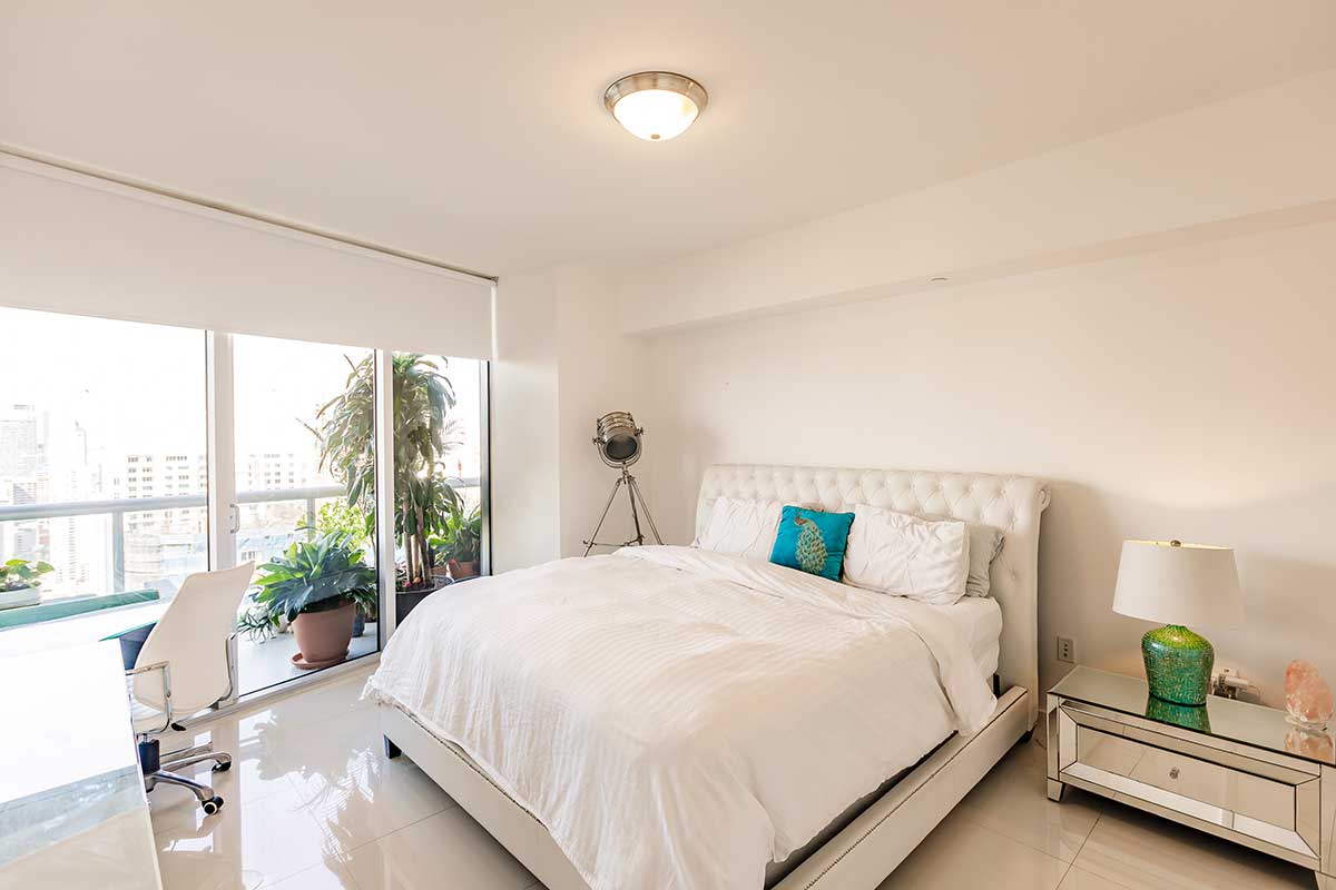 RaquelColp's tweet image. Under Contract at first showing! 😎 in Icon Brickell - mailchi.mp/axispremierere…