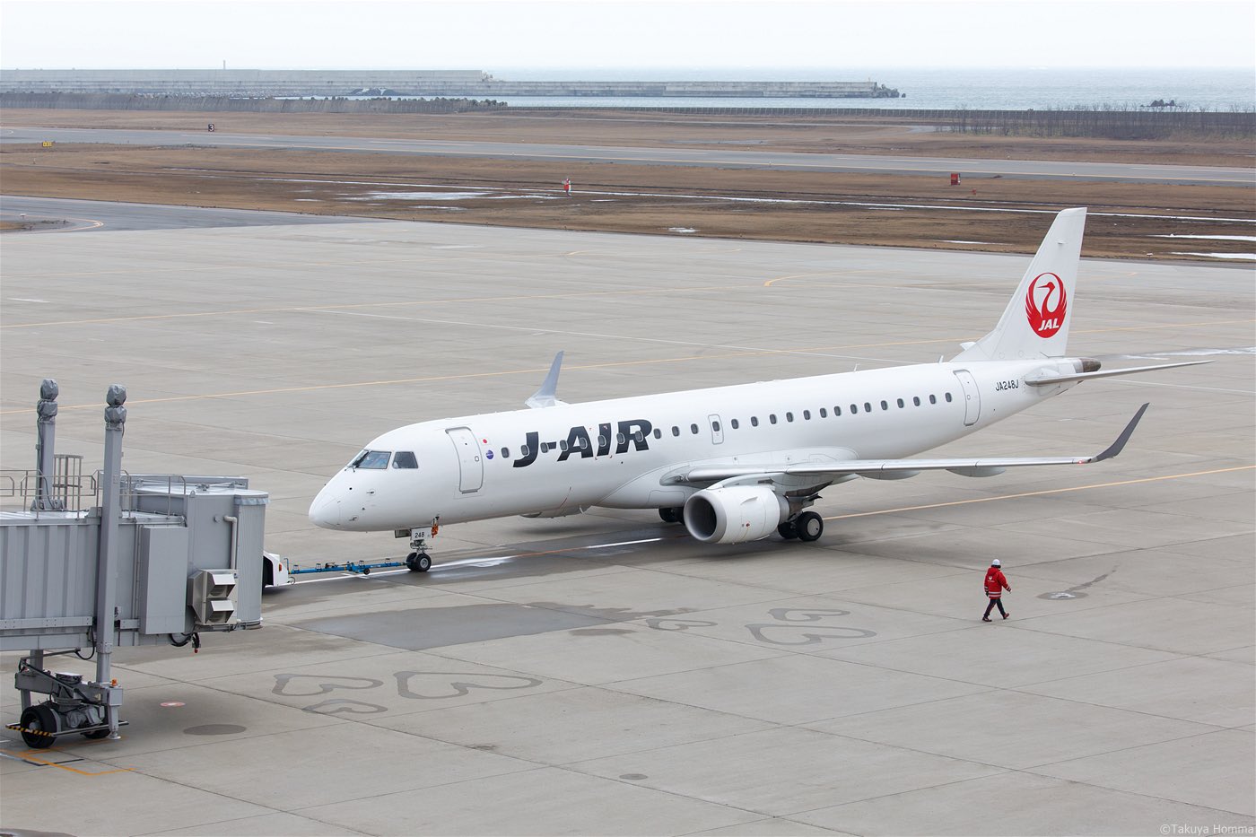 新潟空港 最近 Jal便の出発時によく目にする 水アート 初めて見たのはバレンタインデーだったと記憶しております Jalスタッフの皆様が 利用してくださるお客様に少しでも楽しんでもらおうと 練習したそうです 晴れた日に空港に来る際は 要チェック 新潟空港 最近 Jal便の出発時によく目にする 水アート 初めて見たのはバレンタインデーだったと記憶しております Jalスタッフの皆様が 利用してくださるお客様に少しでも楽しんでもらおうと 練習したそうです 晴れた日に空港に来る際は 要チェック