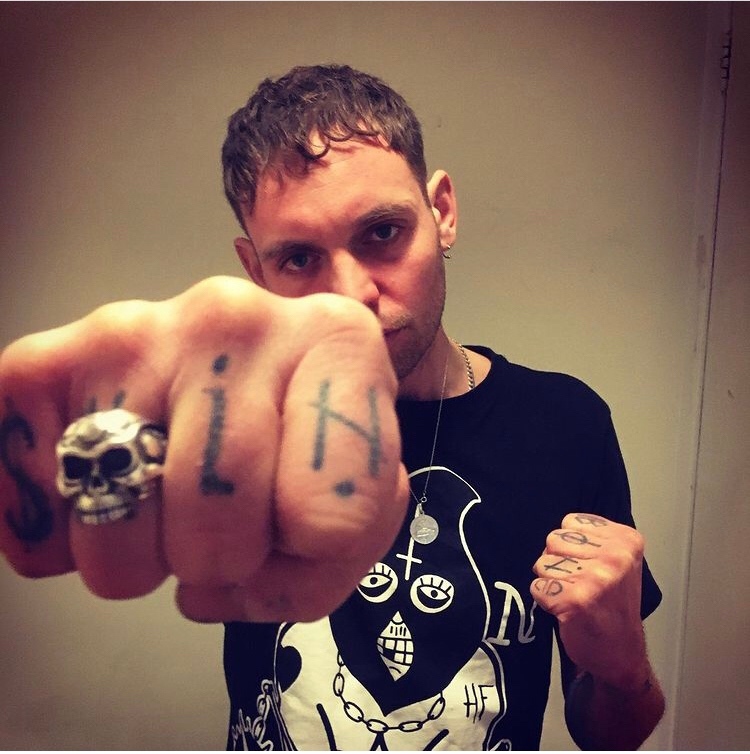 Our bro @bangcrosby wearing one of our badass tees. 
Check him and his wicked band <a href="/badfractals/">Bad Fractals</a> out! 

#hydefast #HF #hydefastlondon #clothingapparel #undergroundapparel #badfractals #london #londonmusic #tattooapparel #inked #blackoutfit #tattooinspired #tattooclothing