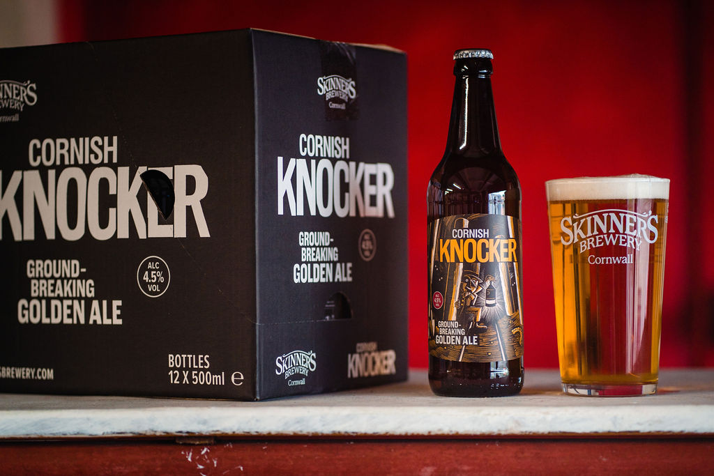 Skinnersbrewery's tweet photo. It’s back! Due to popular demand, we’ve released a fresh batch of Cornish Knocker in bottle. Stocks are very limited, so get those orders in!
#cornishknocker #skinnersbrewery #goldenale #newrelease #smallbatchbrew https://t.co/AB6AQ2O3oK