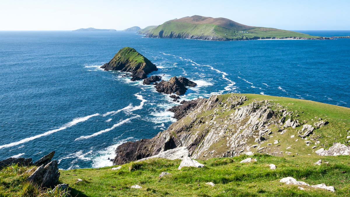 The Ring of Kerry.: Ireland's famous scenic peninsula. 

#Ireland #tuesdayvibe #Travel #TravelTuesday #Scenery #photooftheday #RingofKerry