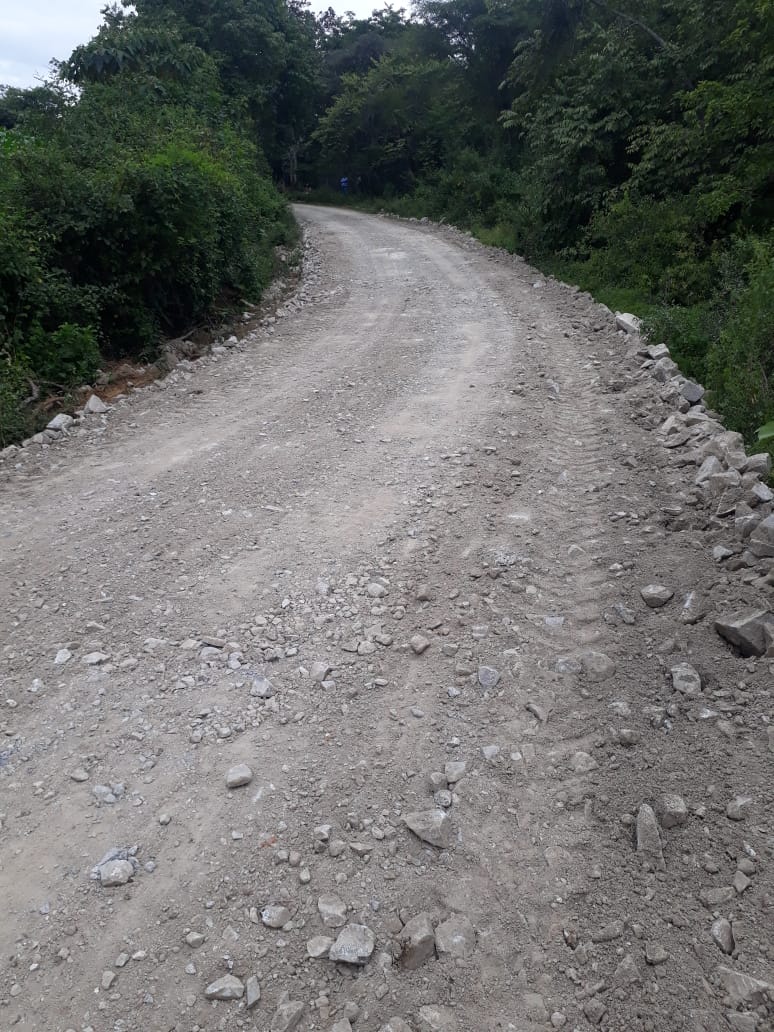 MunicipioCelica's tweet photo. El mejoramiento vial es una de las prioridades de nuestra administración, nos hemos preocupado porque a cada sector le llegue oportunamente.
Estamos lastrando la vía: Y de #Roblones - #Guangulo - #Balsas.
¡Nuestro compromiso es con el futuro de #Celica!
#AlcaldeQueCumple https://t.co/clBakH39B2