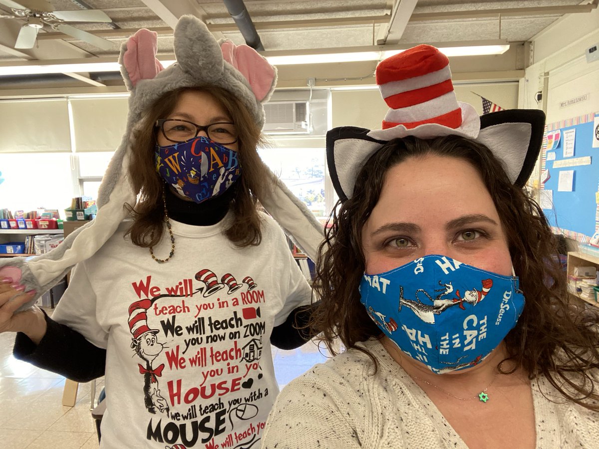 Wearing our favorite hats at Voorhees! Happy Birthday Dr. Seuss! We love reading! ⁦@VoorheesPTA⁩ ⁦@VoorheesPrin⁩ ⁦@RosenbaumShana⁩ ⁦@oldbridgeea⁩ ⁦@OBLombardi⁩