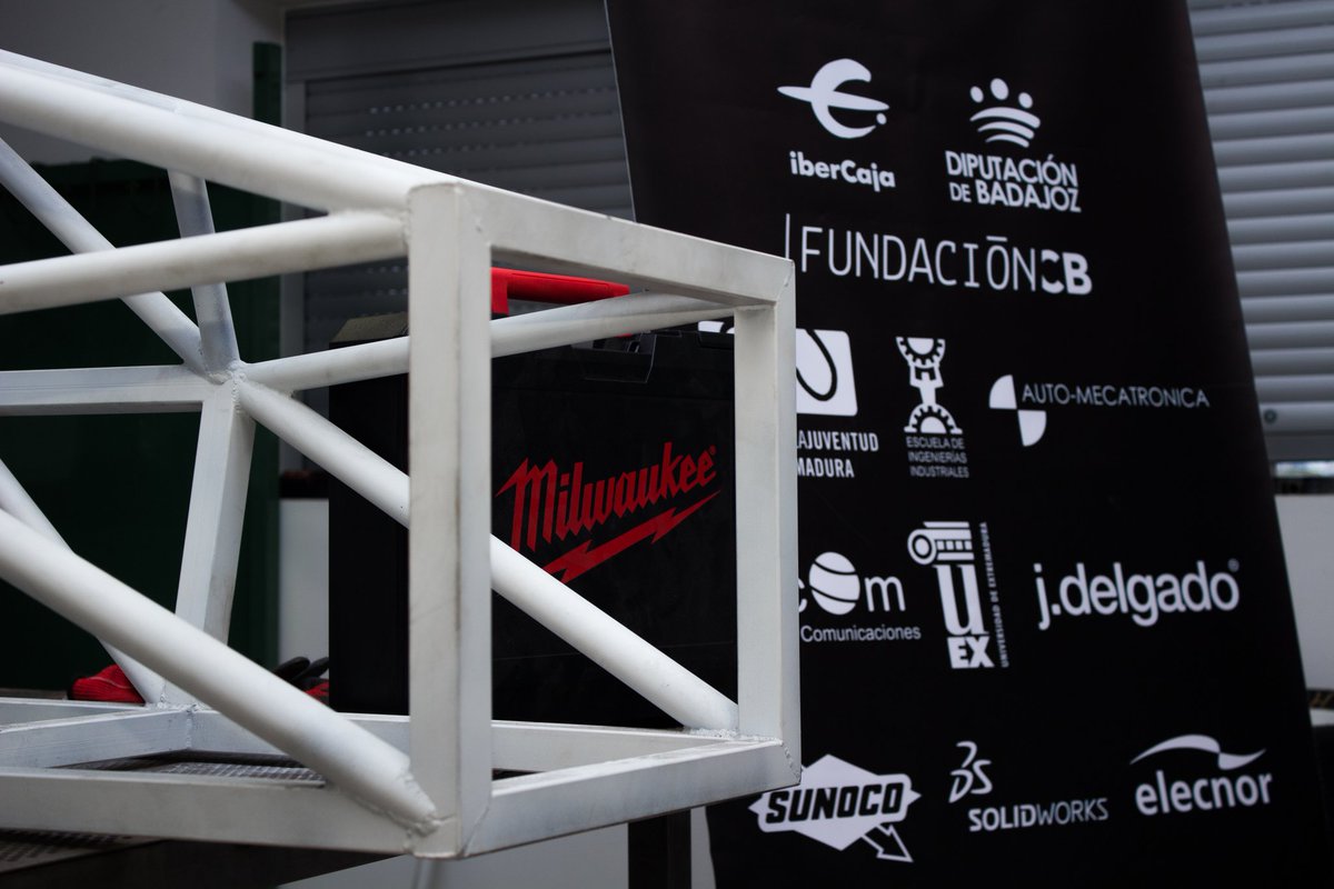 UNEXmotorsport's tweet image. El pasado Viernes recibimos a los nuevos integrantes del equipo para esta temporada. Seguimos trabajando duro para la #FormulaStudentSpain en Agosto!

#fsae #engineering #extremadura #formulastudent #fss2021 #Badajoz