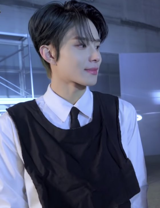 jungwooyy's tweet photo. คนที่ชื่อคิมจองอูอะไรนั่น เราว่าเขาผัวดีนะ . https://t.co/vDNXcZllRL
