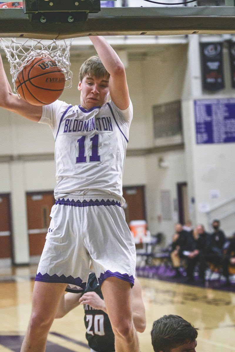 SMilPhotography's tweet photo. Great senior night dunk from @jbomba11 and the crowd goes wild! Good luck at Sectionals tonight, Panthers! https://t.co/ELn88iPN7n