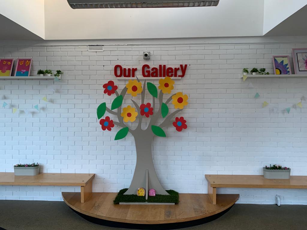 alexcollege's tweet photo. Our Junior School Art Gallery has a fresh look for Spring! Current exhibitions include Van Gogh-inspired sunflowers by KG Lower and watercolour paintings by J6 inspired by the works of Georgia O'Keeffe #CreativeAlex https://t.co/PNDW34qW7R