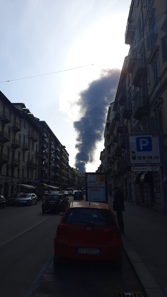Incendio a Torino zona grattacielo San Paolo #Torino #incendio