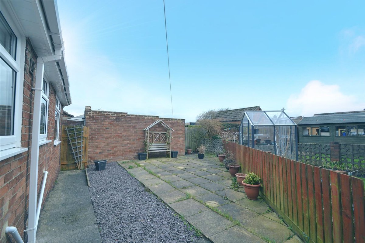 🏡 Well presented and newly refurbished two bedroom detached bungalow for sale

⭐️ It displays an abundance of modern features

👫 Ideal for a range of purchasers. 

🖱embleys.co.uk/for-sale/?2-gl… 

#propertyforsale #bungalow #coastalliving #shiremoor #estateagents #property