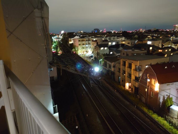 現場がヤバすぎる 東急東横線 都立大学 自由が丘駅間 沿線ビルの足場が倒壊して運転見合わせ 架線寸断か 停電発生 Matomehub まとめハブ