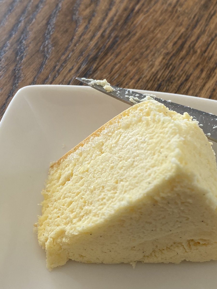 えもじょわ 前から言ってた砂糖も粉も使わないチーズケーキの動画が完成 砂糖の代わりにラカントsにも入っているエリスリトールって言うゼロカロリー天然甘味料使ったんだけど 結晶化しやすいかもね 1日置くとケーキの切り口にシャリシャリしたものが