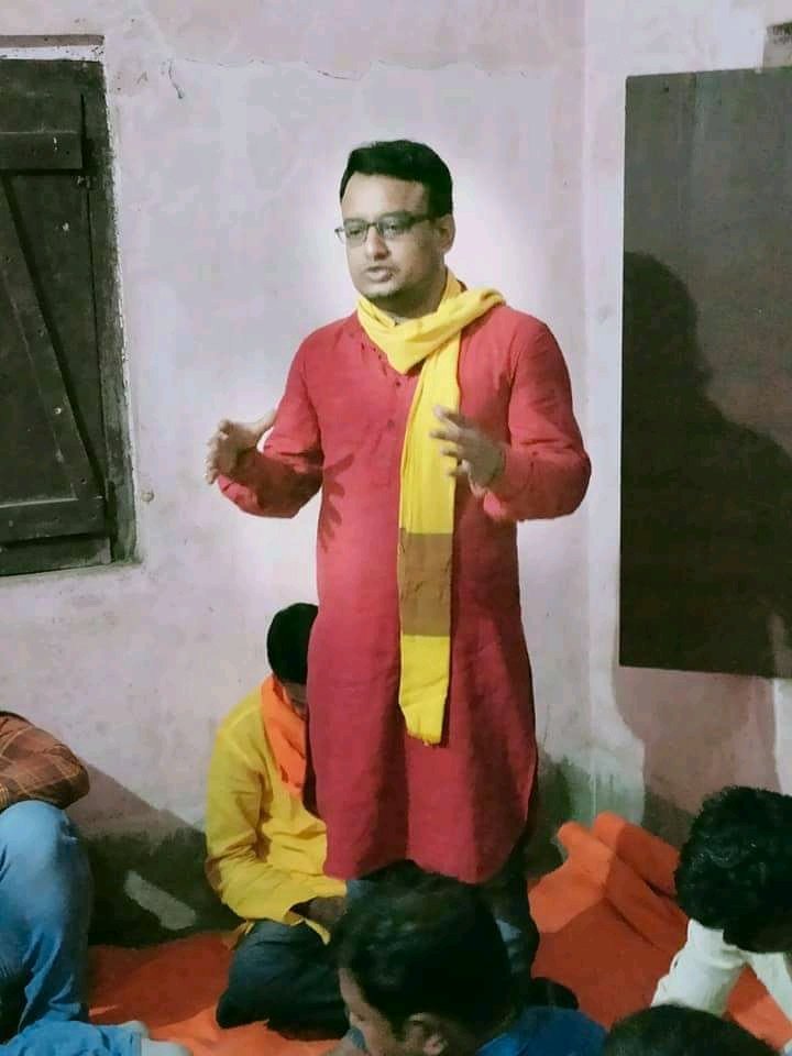 BjpKundu's tweet photo. আগামী 7 ই মার্চ মনোনীয় মোদী জী র ব্রিগেড অভিযানকে সফল করে তোলার জন্য লাভপুর বিধানসভায় বিশেষ বৈঠক করা হলো উ���স্থিত ছিলেন বীরভূম জেলা যুব মোর্চা সহ সভাপতি সৌরভ নীল মজুমদার মহাশয়

@AmitShah @narendramodi @DilipGhoshBJP @MukulR_Official @blsanthosh @shivprakashbjp @KailashOnline https://t.co/x9aN2Z3G33