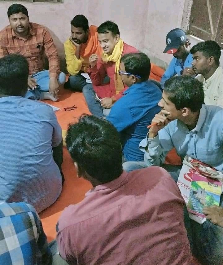 BjpKundu's tweet photo. আগামী 7 ই মার্চ মনোনীয় মোদী জী র ব্রিগেড অভিযানকে সফল করে তোলার জন্য লাভপুর বিধানসভায় বিশেষ বৈঠক করা হলো উ���স্থিত ছিলেন বীরভূম জেলা যুব মোর্চা সহ সভাপতি সৌরভ নীল মজুমদার মহাশয়

@AmitShah @narendramodi @DilipGhoshBJP @MukulR_Official @blsanthosh @shivprakashbjp @KailashOnline https://t.co/x9aN2Z3G33