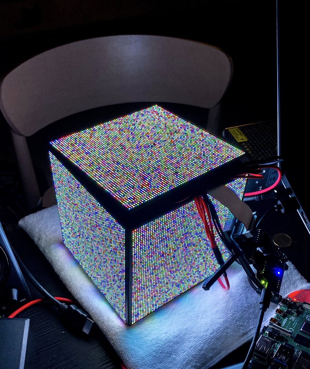 nulllzero's tweet image. static in a cube 🤔