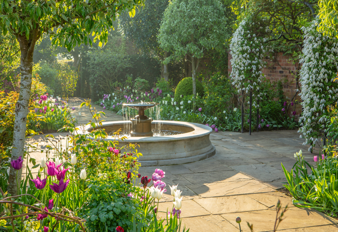 TEGmagazine's tweet photo. This May, in conjunction with Bloms Bulbs and jointly hosted by the Royal Shakespeare Company, Morton Hall will host its second Tulip Festival. Read more. https://t.co/OjBy7dzzvz
#garden #spring #tuliips https://t.co/yDDRJcZk4H