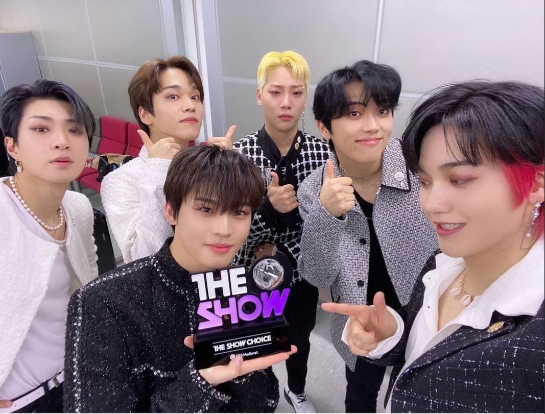 ksove_10's tweet photo. CÓMO QUE POR FIN ONF DESPUÉS DE 4 AÑOS LOGRO SU FIRST WIN NO ESTOY LLORANDO VOS ESTAS LLORANDO CONCLUSIÓN STAN ONF PARA MEJOR VIDA 🥺🤧

#ONF1stWin #ONFfirstwin 
@WM_ONOFF https://t.co/8JlRgyZtXd