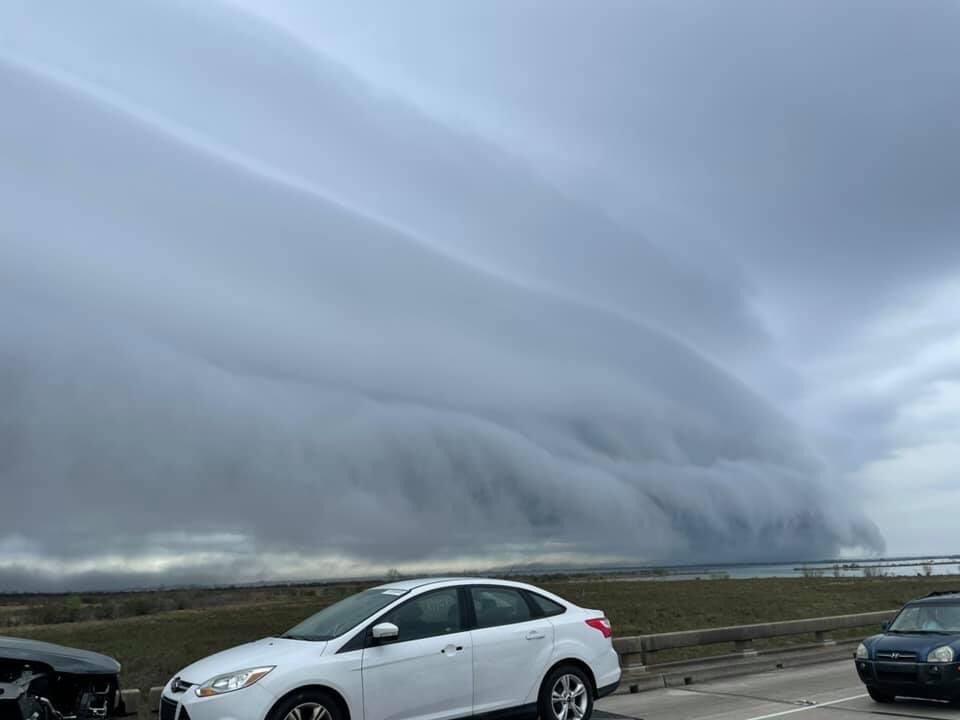 wilsonforla's tweet image. First 2020 happened. Then we had the 5 day blizzard. Just when things start looking up we learn about “Scud Clouds”. WTH. This caused a vehicle pile up and shut down I-10 in both directions yesterday. @BenjaminSchott If you see 2 or 3 locusts gathered on radar. Sound the alarm.