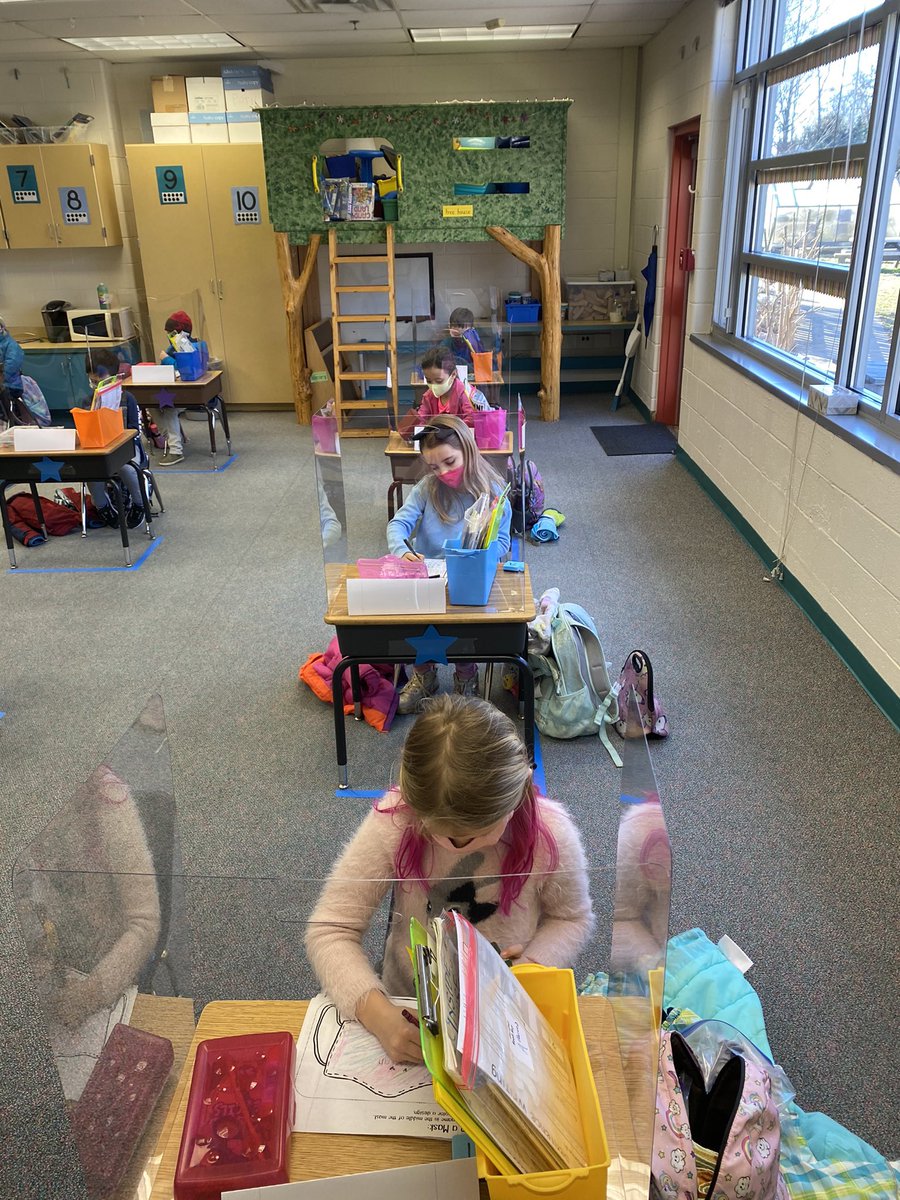 CReillyRTG's tweet photo. So excited to welcome back some of our littlest Sliders today! #ForwardTogethetAPS #TuckahoeRocks https://t.co/9bqDCcL9BP