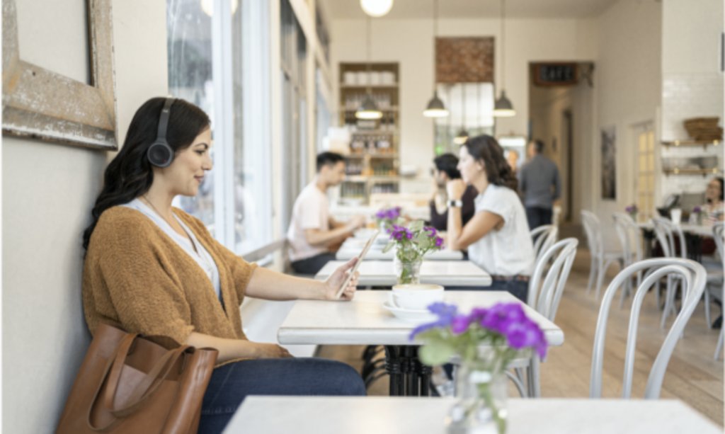 Webex's tweet photo. It’s a new month, which means new Webex features and capabilities including:

➡️ a preview of real–time translations in meetings
➡️ new hybrid calling options

For more information about these capabilities (and more) check it out: https://t.co/USaLfFZXCr https://t.co/4D5dLDLeER