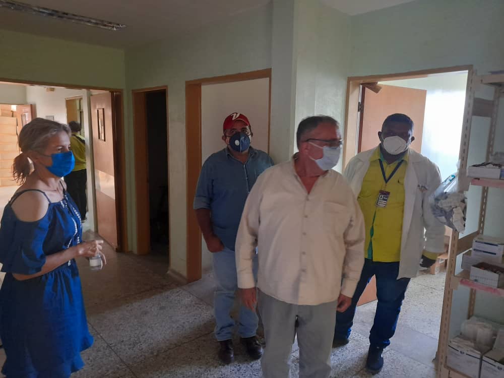 El día de ayer contamos con la visita  de nuestro gobernador @RCarrizalezPSUV y compañía de la diputada a la Asamblea Nacional @EnmitaPsuv donde estuvimos visitando el Hospital de Nuestro pueblo para supervision de lo que será el Quirofano para nuestra colectividad.