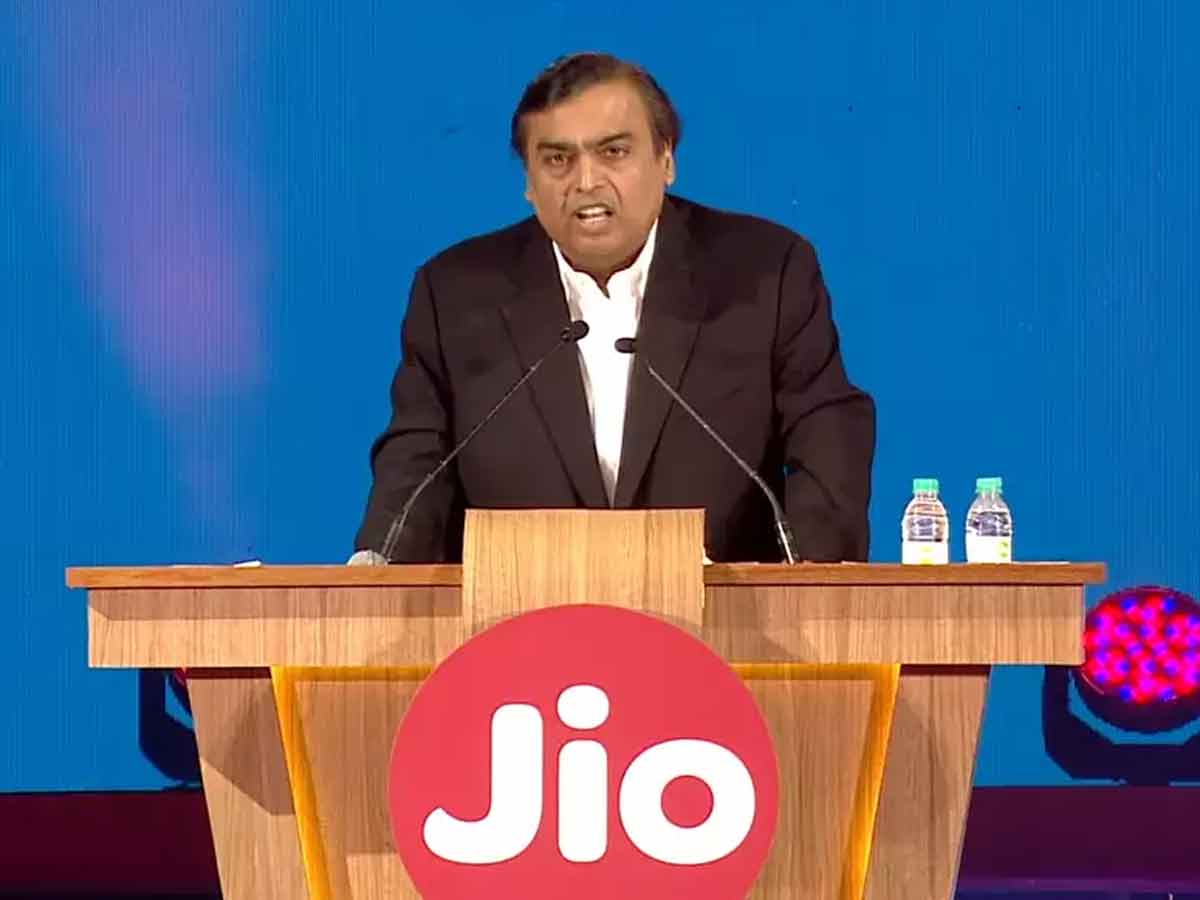 ETHindi's tweet photo. Spectrum auction: खत्म हुई दो दिन की नीलामी, रिलायंस जियो को मिला सबसे बड़ा टेलिकॉम स्पेक्ट्रम!
https://t.co/eVmSRUuxuh via @NavbharatTimes 
#RelianceJio #4Gspectrum #Airtel https://t.co/uoSopLMrSE