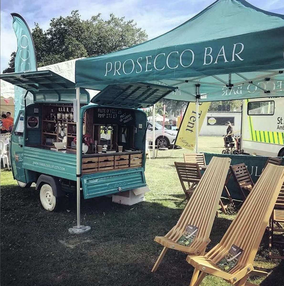 Pop-up Prosecco bar! Great set up. Perfect for outdoor events this summer. This customer opted for a 3m canopro lite shelter and feather flag.
.
.
#surfturfshelters #bespokeprinting #uksmallbiz #popupgazebo #gazebo #uk #ukbankholiday #events #customprinting #uksummer