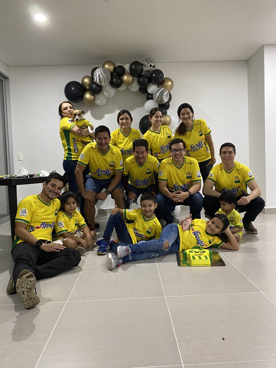 cesarcaicedo7's tweet image. Así celebra su cumpleaños un verdadero hincha Búcaro!!!! Vamos bucaros