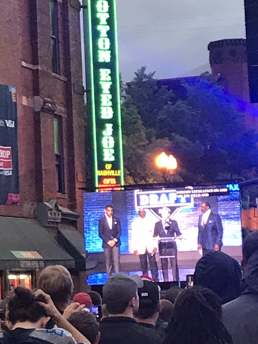 JGee24's tweet photo. You just had to be there. #2019NFLDraft
#TitanUp https://t.co/dpPRqEBopz
