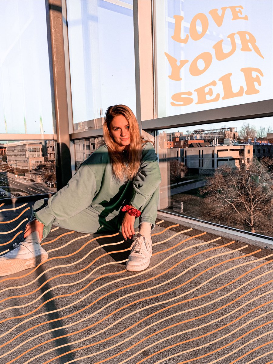 VTechVSPINK's tweet image. What the picture says 😌✨🧡