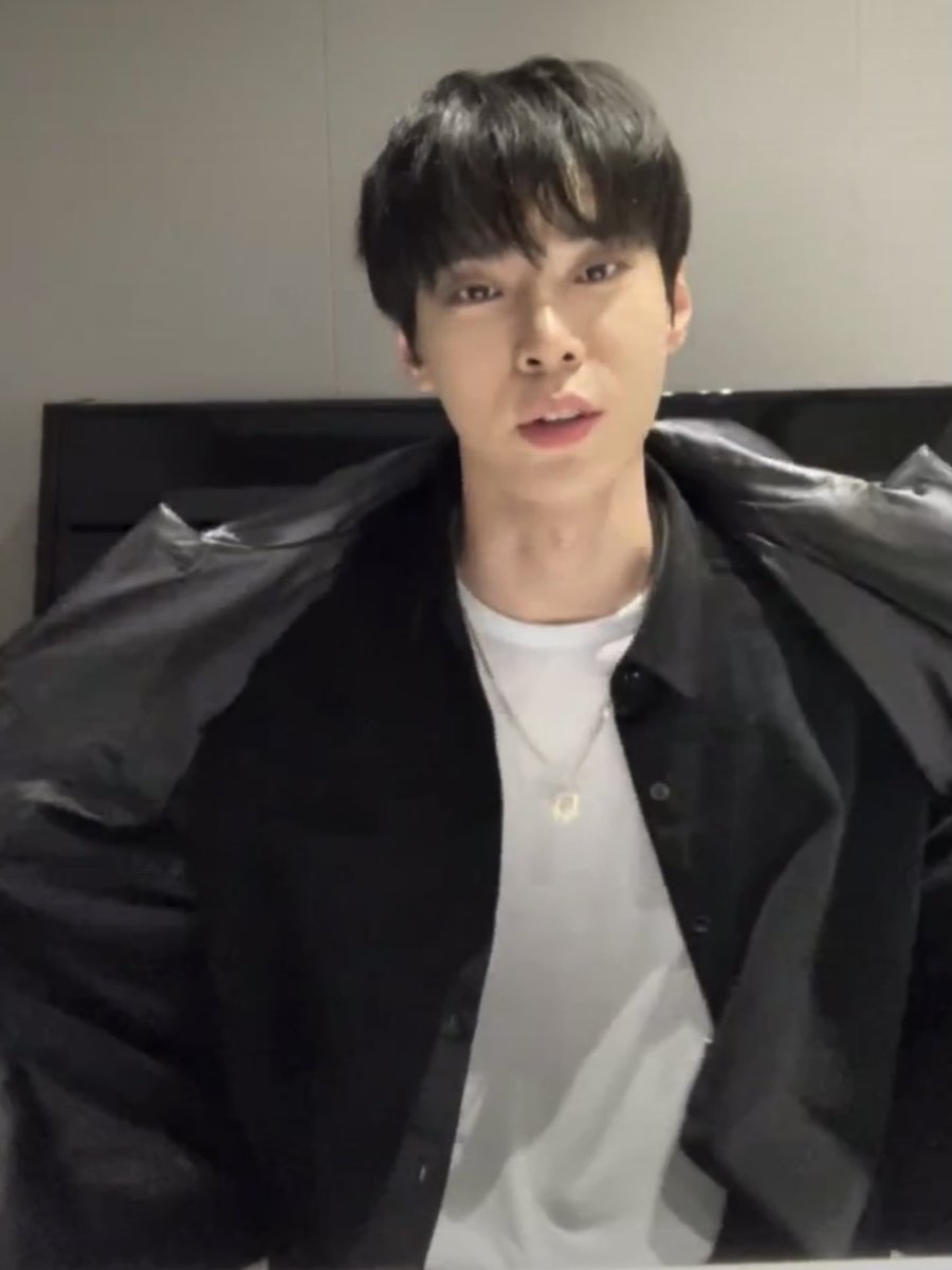 lowqualitydy's tweet photo. 자켓정보..? 형꺼라서... https://t.co/aY2SULXq9g