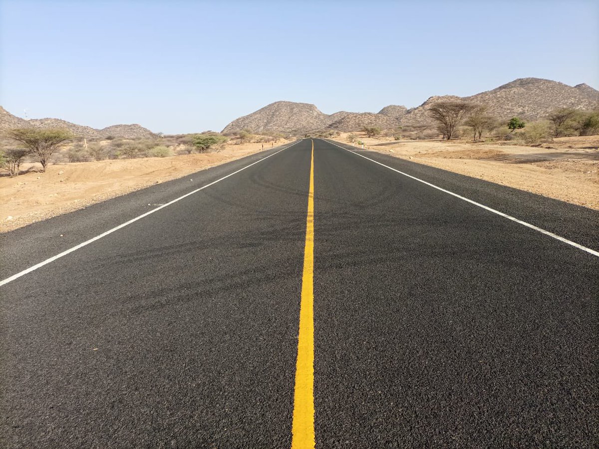 Tarmacking of Lodwar – Lokitaung Road connecting Lodwar to Lokichoggio and Kakuma refugee camp. The road is almost complete and will ease transport along the vast lands and residents’ access to facilities like markets, hospitals and schools. #GoKDelivers