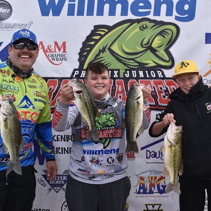 I had a great time taking these two Phoenix Junior Bassmasters out yesterday at Roosevelt for their tournament. Bryson and Kyle caught 9.98 pounds. Hope they got a top 5 finish. I was very impressed with how they worked together to better their limit all day.