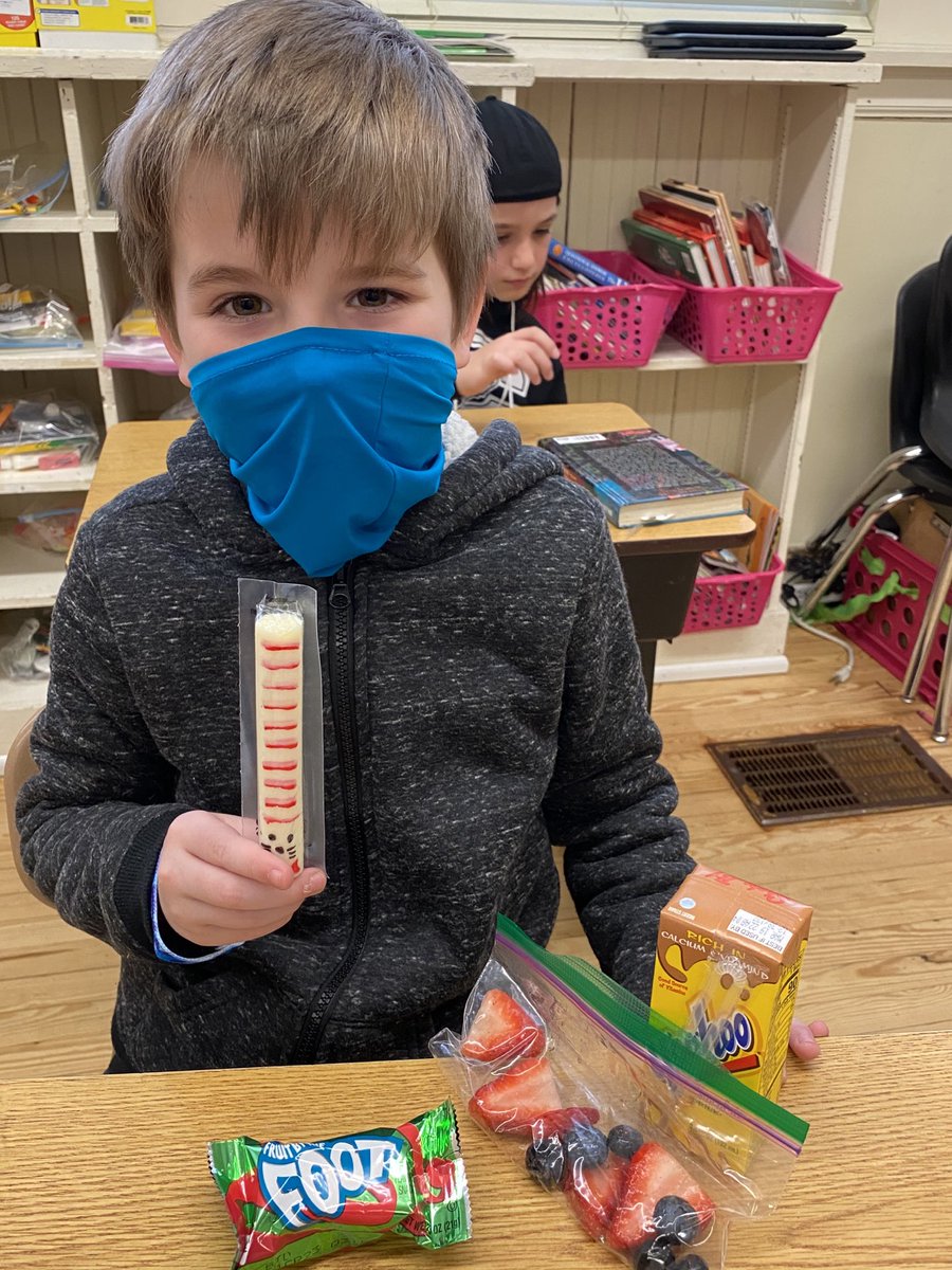 courtneyspecial's tweet image. We celebrated Dr. Seuss’ birthday by singing the birthday song, listening to his book, Happy Birthday to You, and eating a special snack. Best of all, everyone got to open a present for Dr.Seuss’ birthday. 🎉🎉🎉#specialeclass ⁦@EESPrincipal⁩