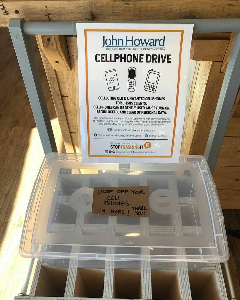 halifaxnoise's tweet photo. From @stoptrashingit —
Here's our cellphone drop-off set-up at @thetareshop ! 📱 It's springtime 💮🌸🍃, so here's your reminder to rummage through your junk drawer and to drop off your unwanted cellphones at @thetareshop or @goodrobotbrew in Halifax. If… https://t.co/Tr7azbq2S3 https://t.co/aW7H6bY8V5