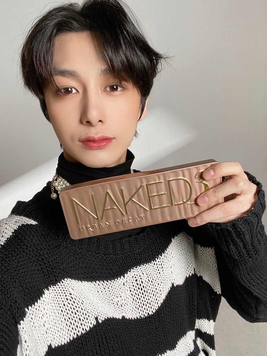 chaotixwonnie's tweet photo. I love this palette so much, it's really beautiful, thank you so much @UrbanDecay for sending it!!! 💕
#NakedForMonstaX #UrbanDecay 
@OfficialMonstaX https://t.co/e5UWTHdEJy