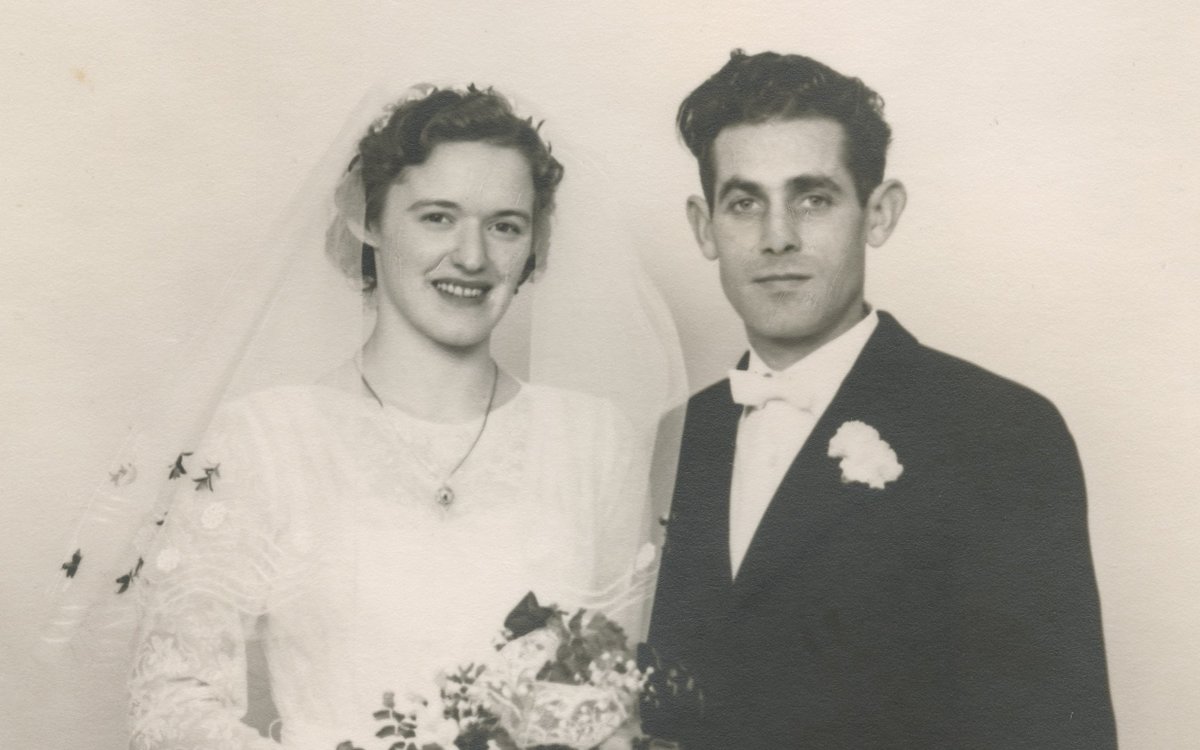 martinthyg's tweet photo. In awe of what you can do with a good raw converter and the AI algorithms of today. 

After and before of my grandparents' wedding photo: https://t.co/UvpcMSc6w8